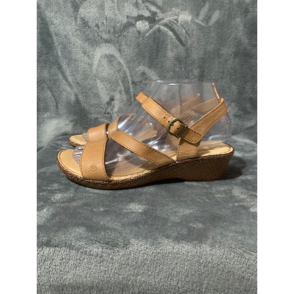 Born Sandals Womens 7 F65816 Tan Leather Strappy Buckle Wedge Vacation Comfort